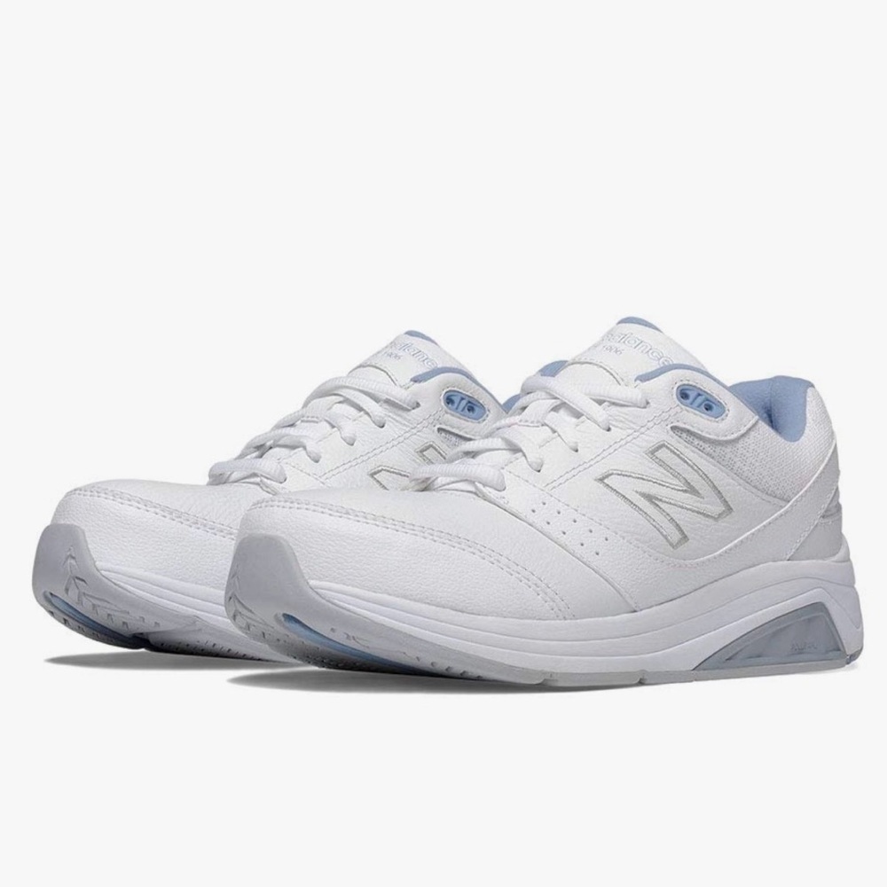 New Balance Women's White and Light Blue Sneakers

928V3 Walking Shoe